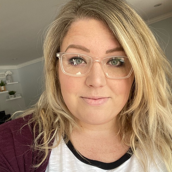 Meet your Posher, Tiffany - Picture 1 of 1